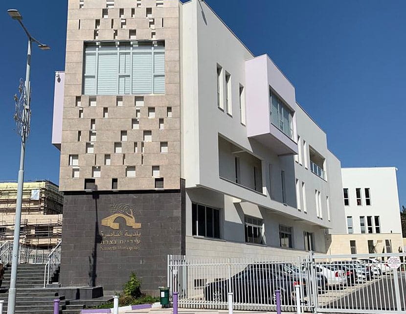 Frontek extruded porcelain — Nazareth City Council building
