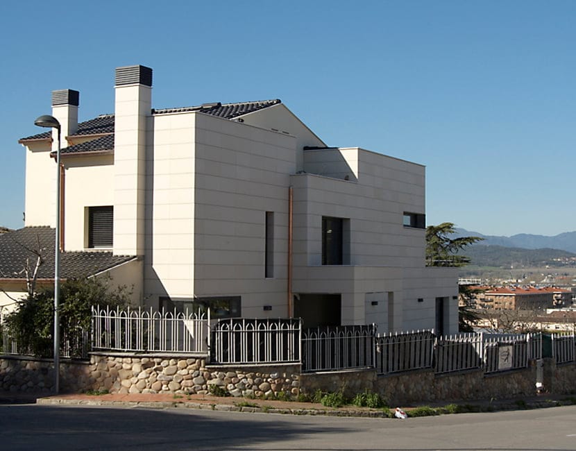 Frontek extruded porcelain — residential villa, Spain