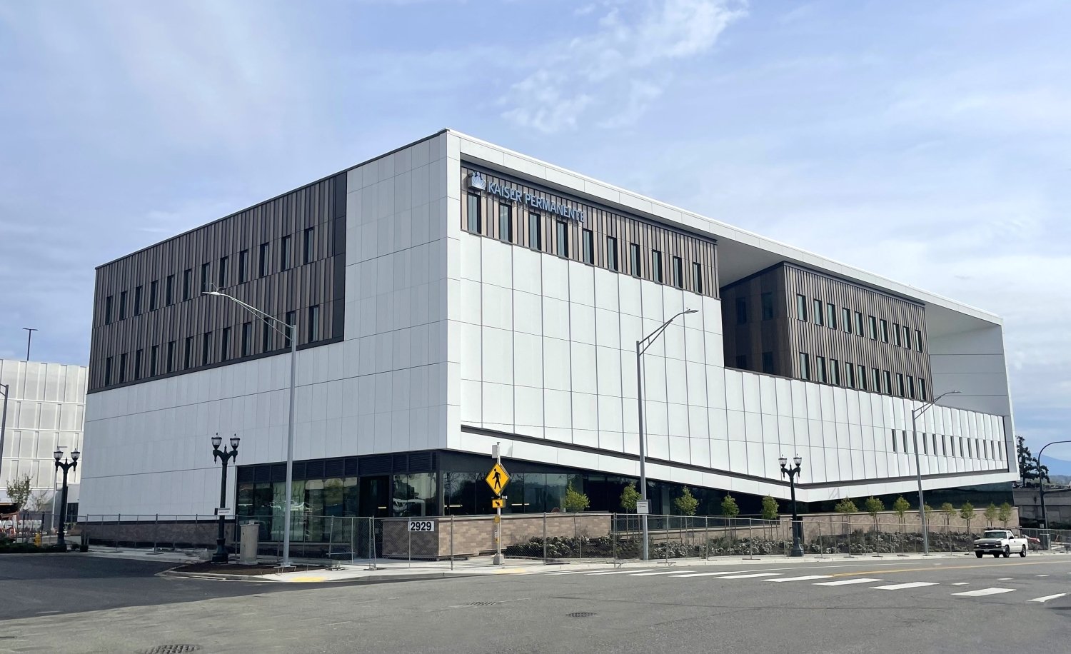 CLADLOK™ panels — Kaiser Permanente Everett medical center with white and wood facade
