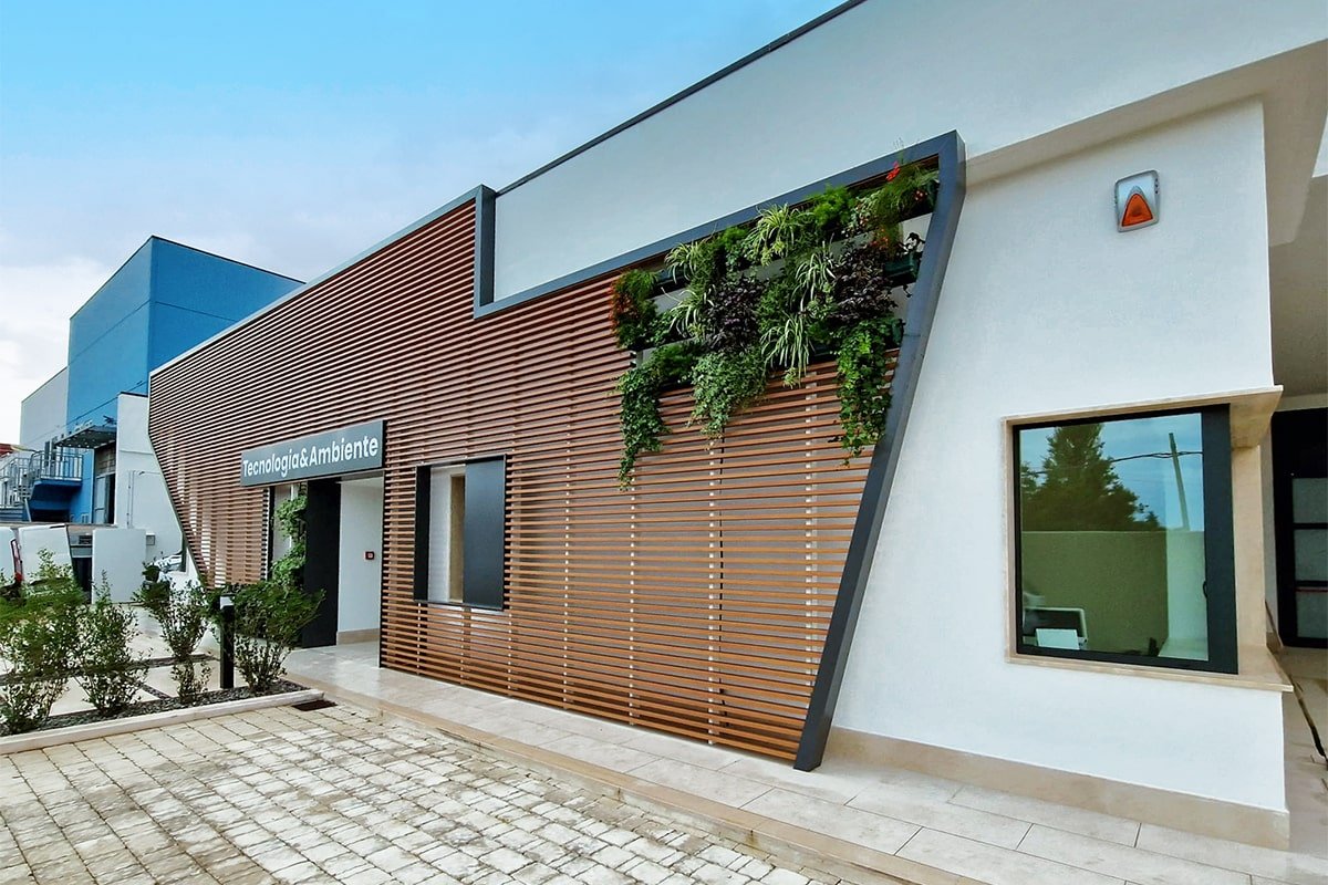 ForMe Design wood-effect battens — Tecnologia & Ambiente building facade